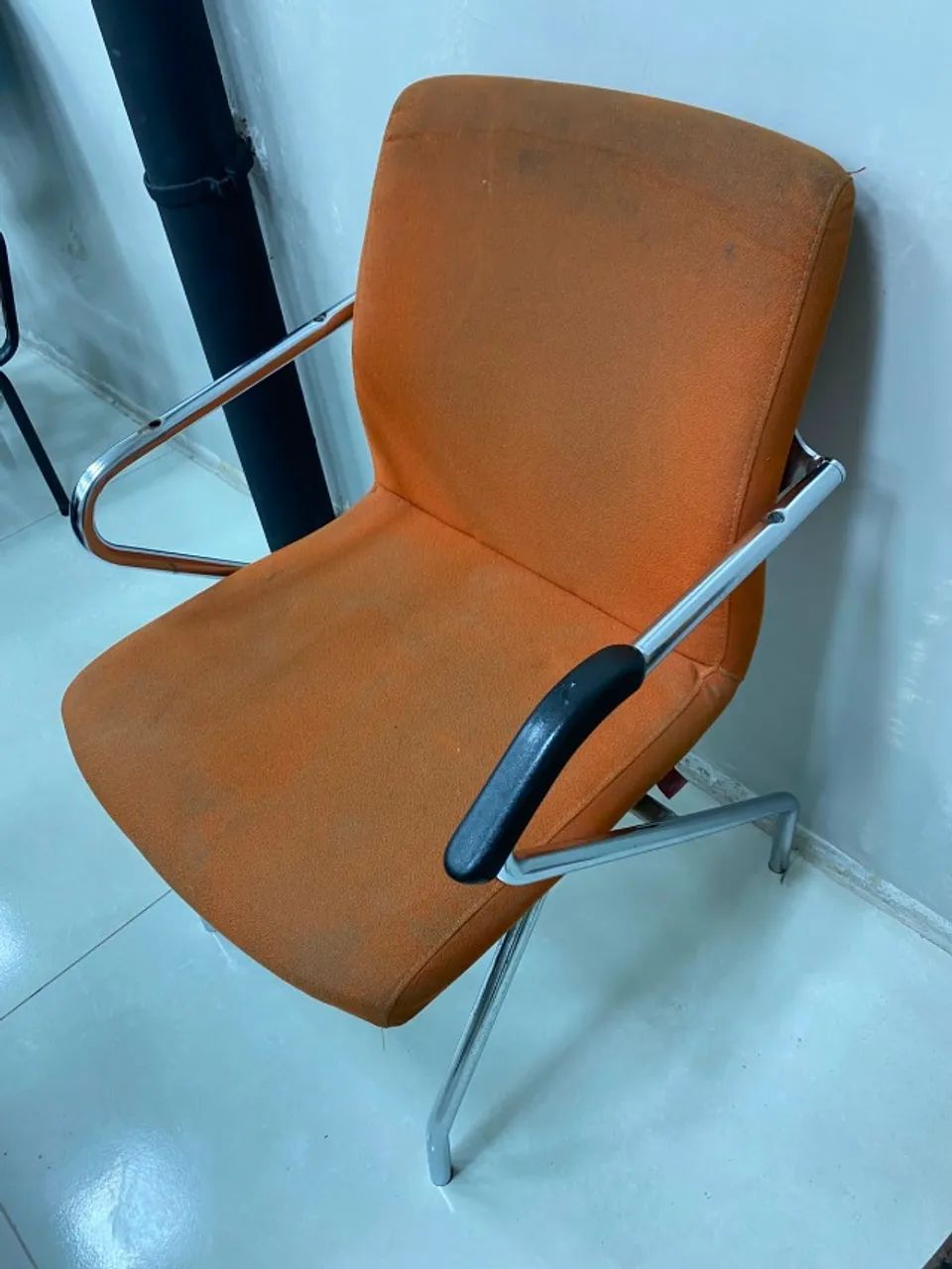 Cadeira de escritorio laranja  - Foto 2
