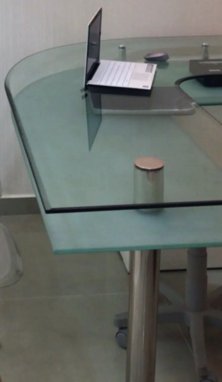 Mesa para atendimento de vidro com gaveteiro em madeira   - Foto 3