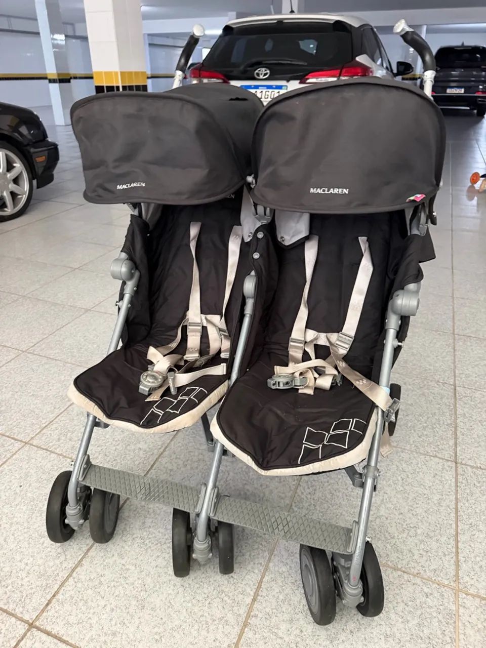 Carrindo de Bebê para gêmeos