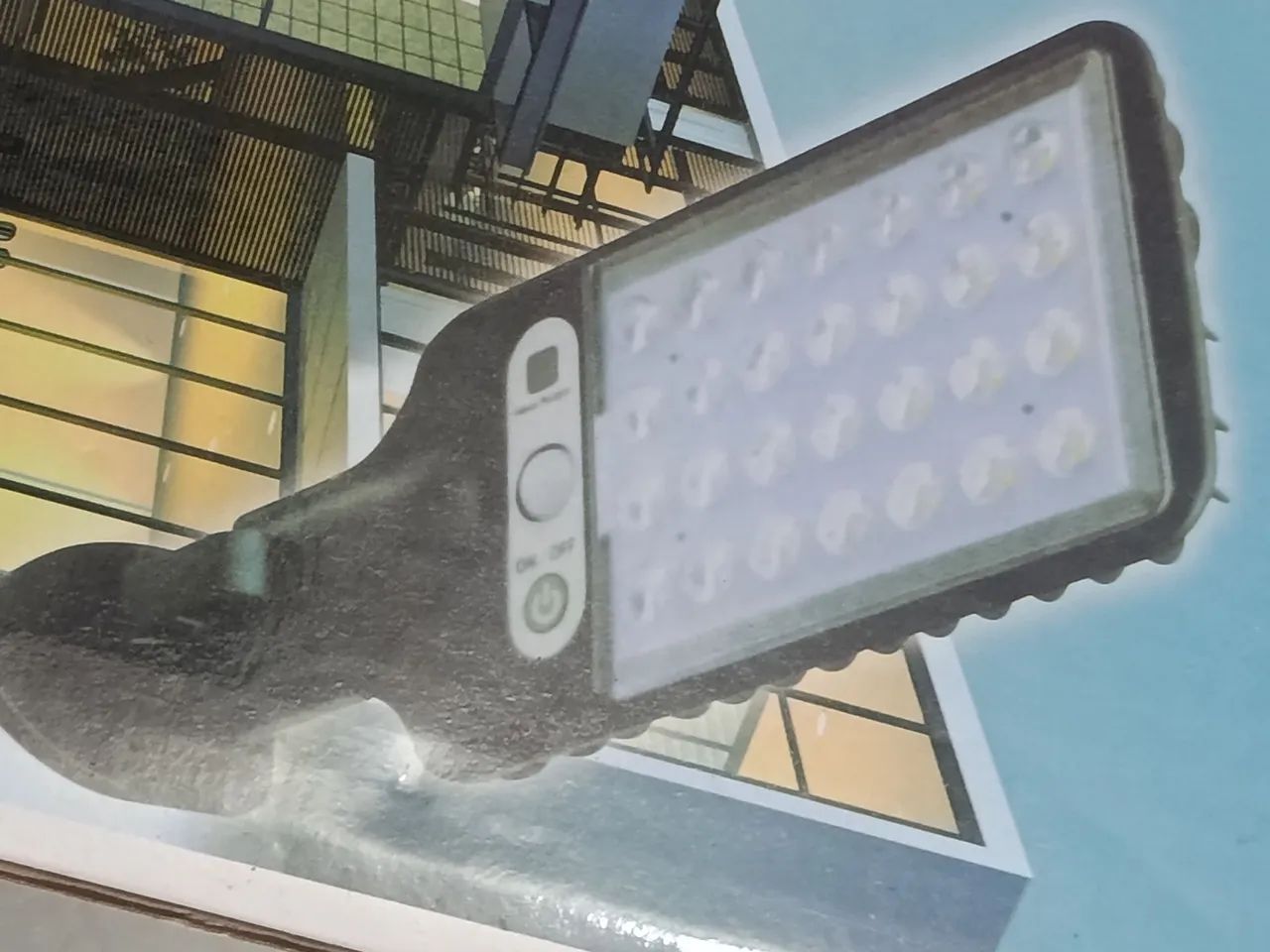 Luminária em led com placa solar - Foto 2