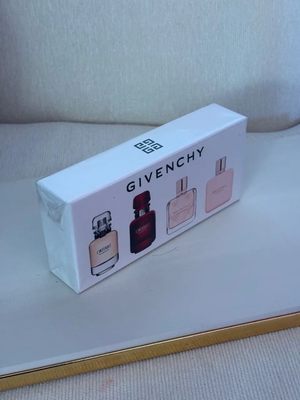Kit miniaturas de perfumes Givenchy - Foto 2