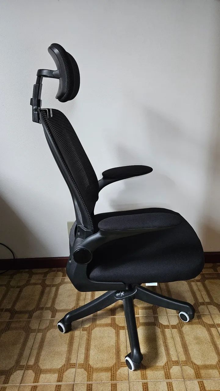 Cadeira de Escritório com Braço Retrátil e apoio de cabeça - Foto 4