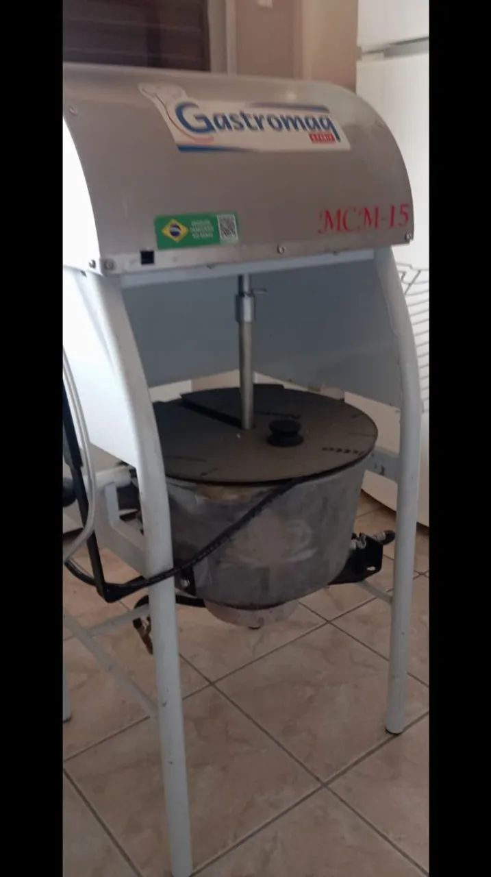 MÁQUINA DE COZIMENTO E MISTURADORA