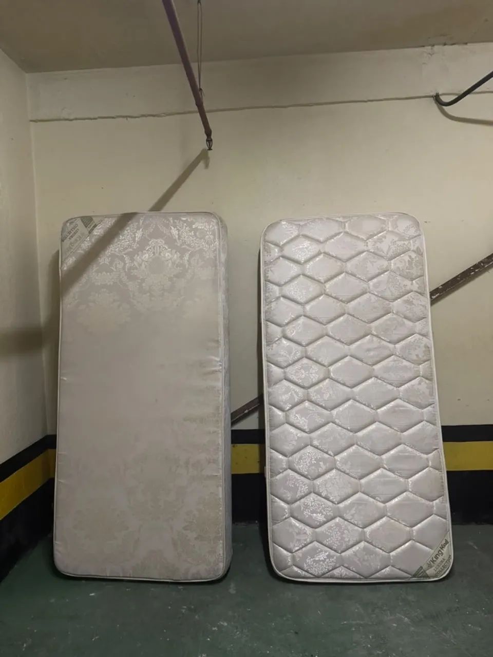 Dois Cama box solteiro com colchão 