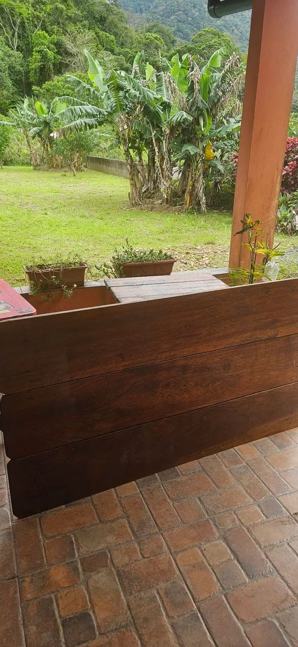 Mesa com Cavalete para utilização diversas de embuia 