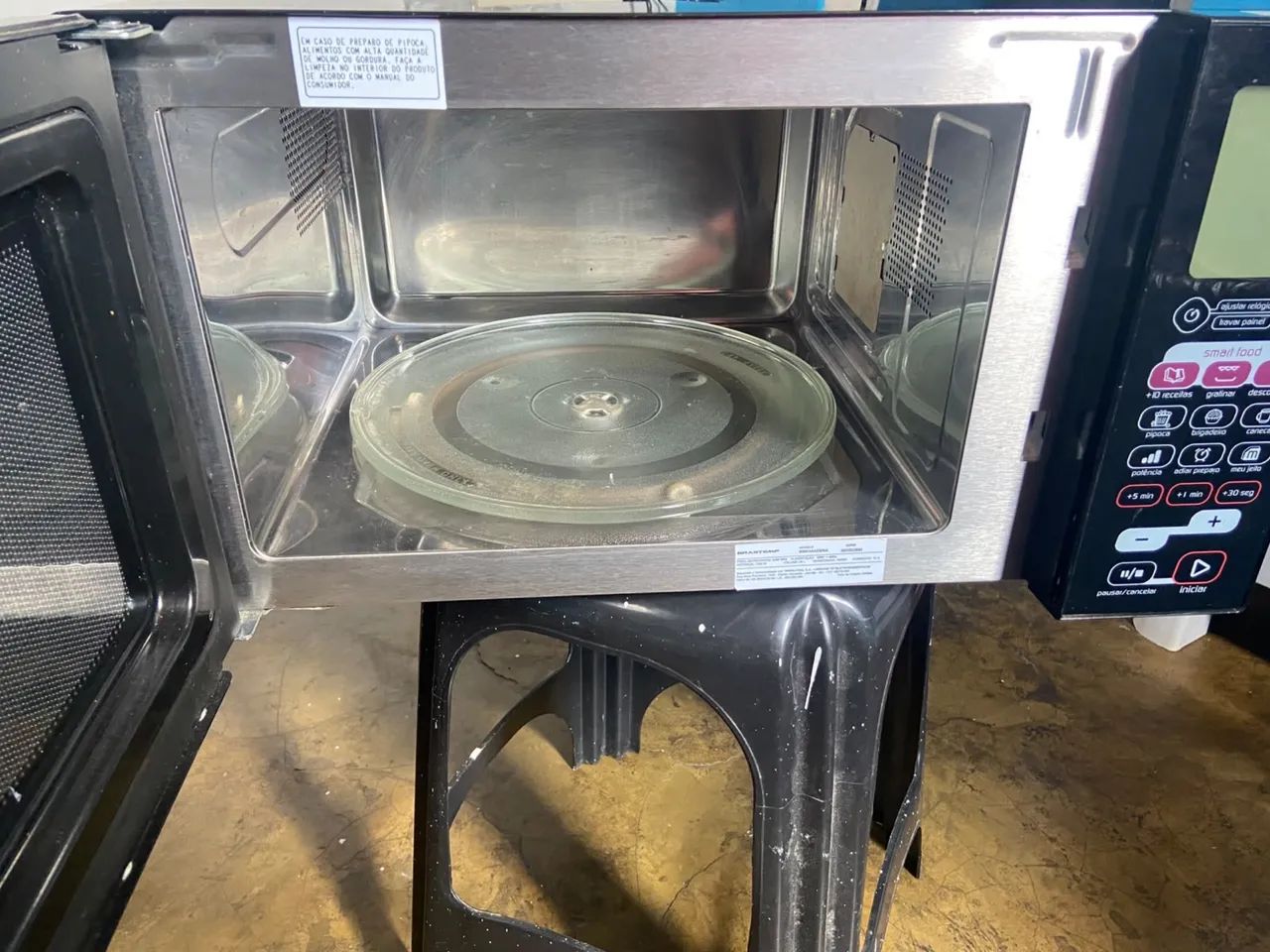 Vendo microondas Brastemp 220v - Foto 2
