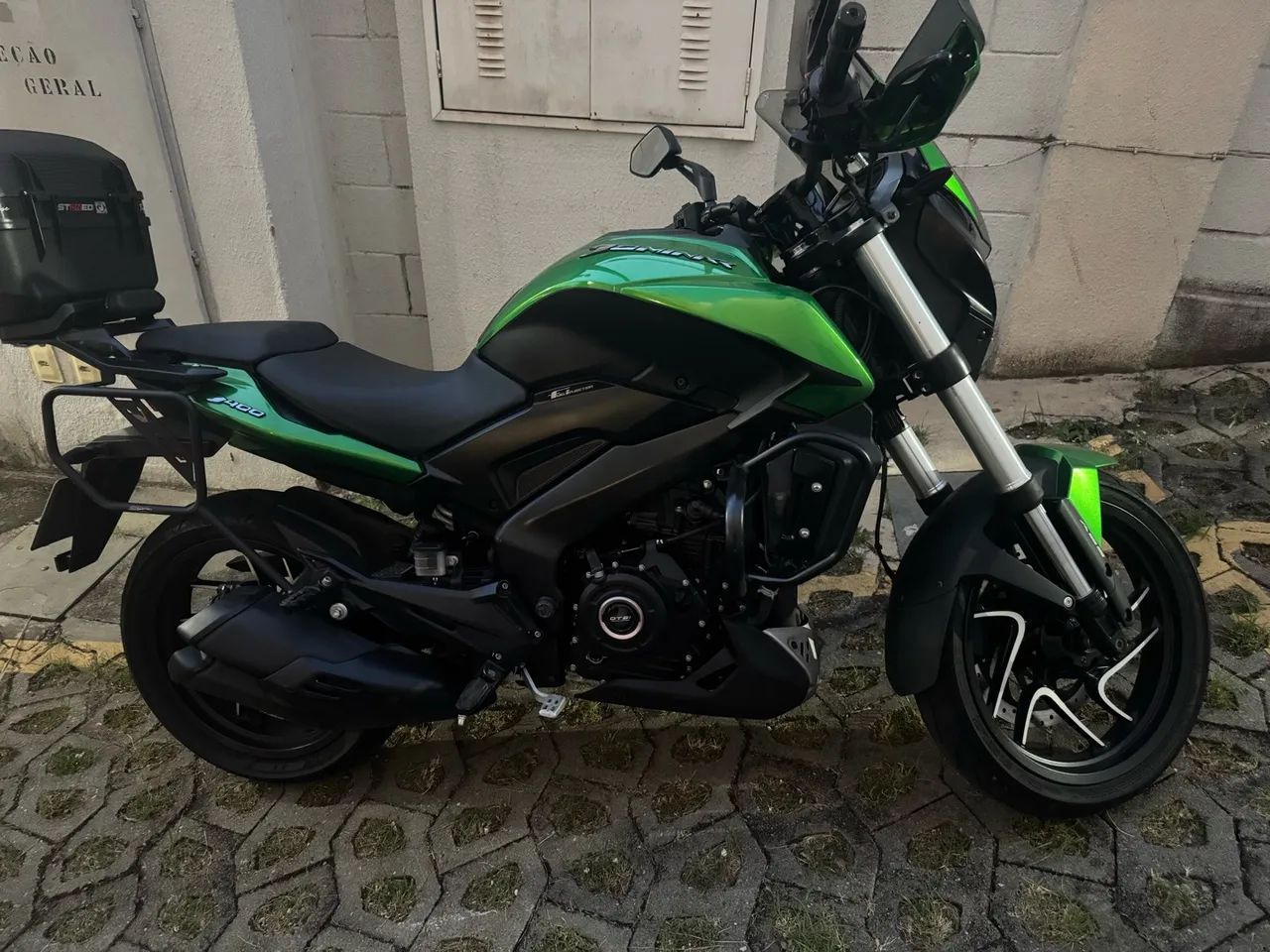 Dominar 400 