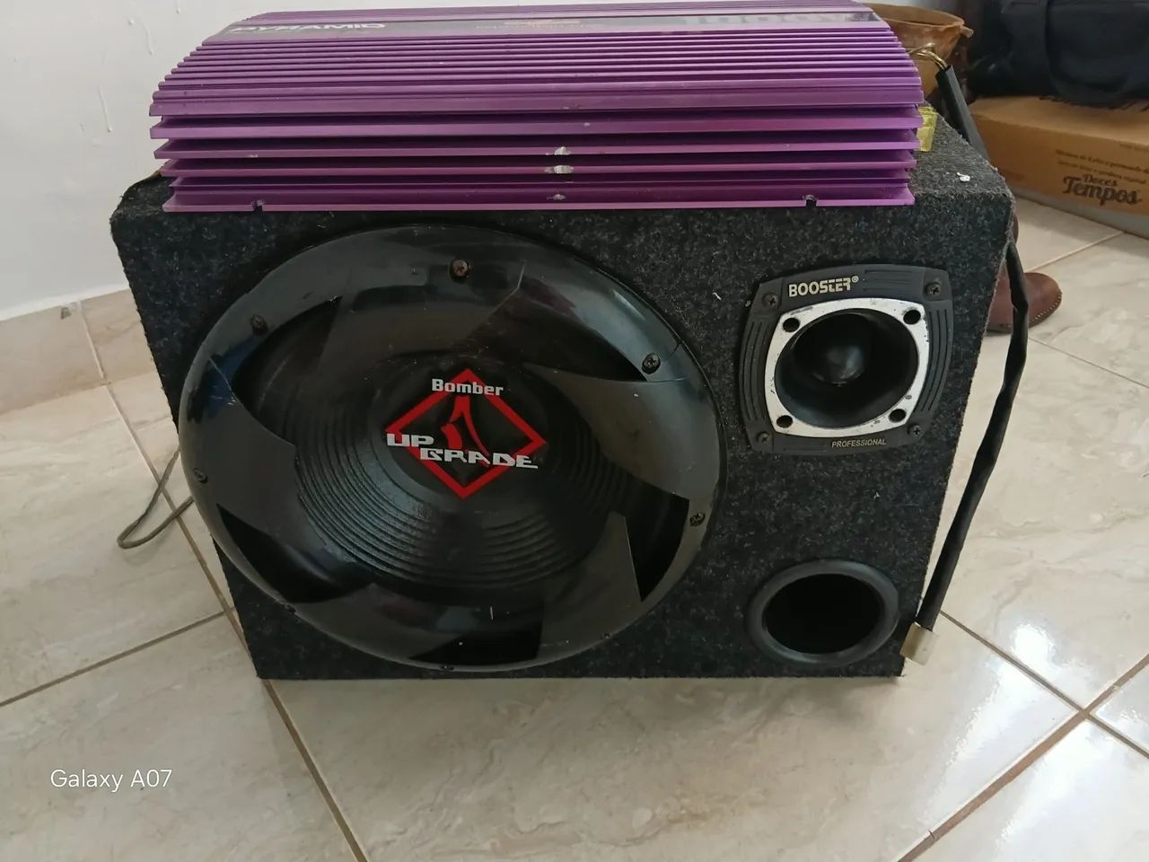 Vendo caixa de som e pirâmide  - Foto 3