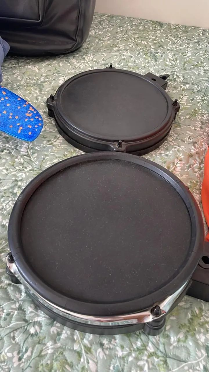 2 PADs Bateria Eletrônica Shelter (1 single zone (Tom) e 1 dual zone (caixa))