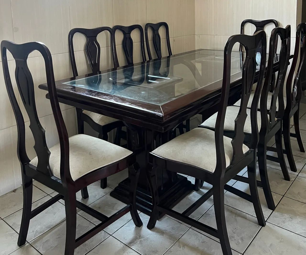 Mesa de madeira com vidro ( 8 cadeiras) em ótimo estado. - Foto 3