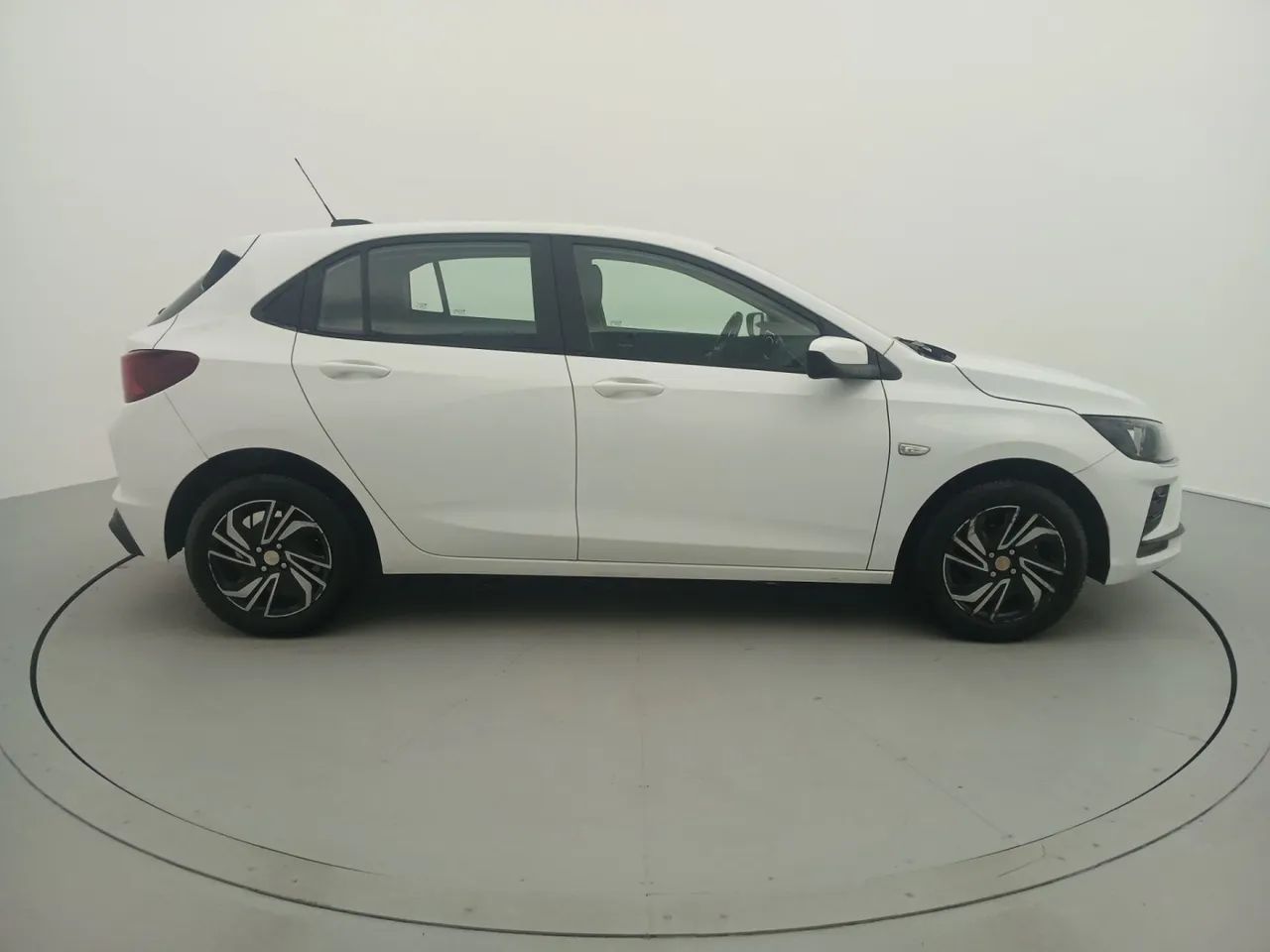 Chevrolet Onix Hatch 1.0 12V Flex Mec. 4P, foto 6 de 18
