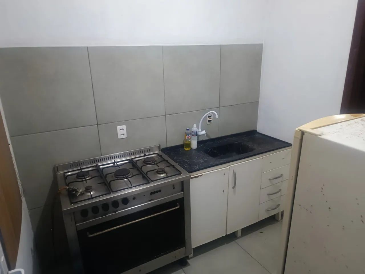 Kitnet água e luz incluso