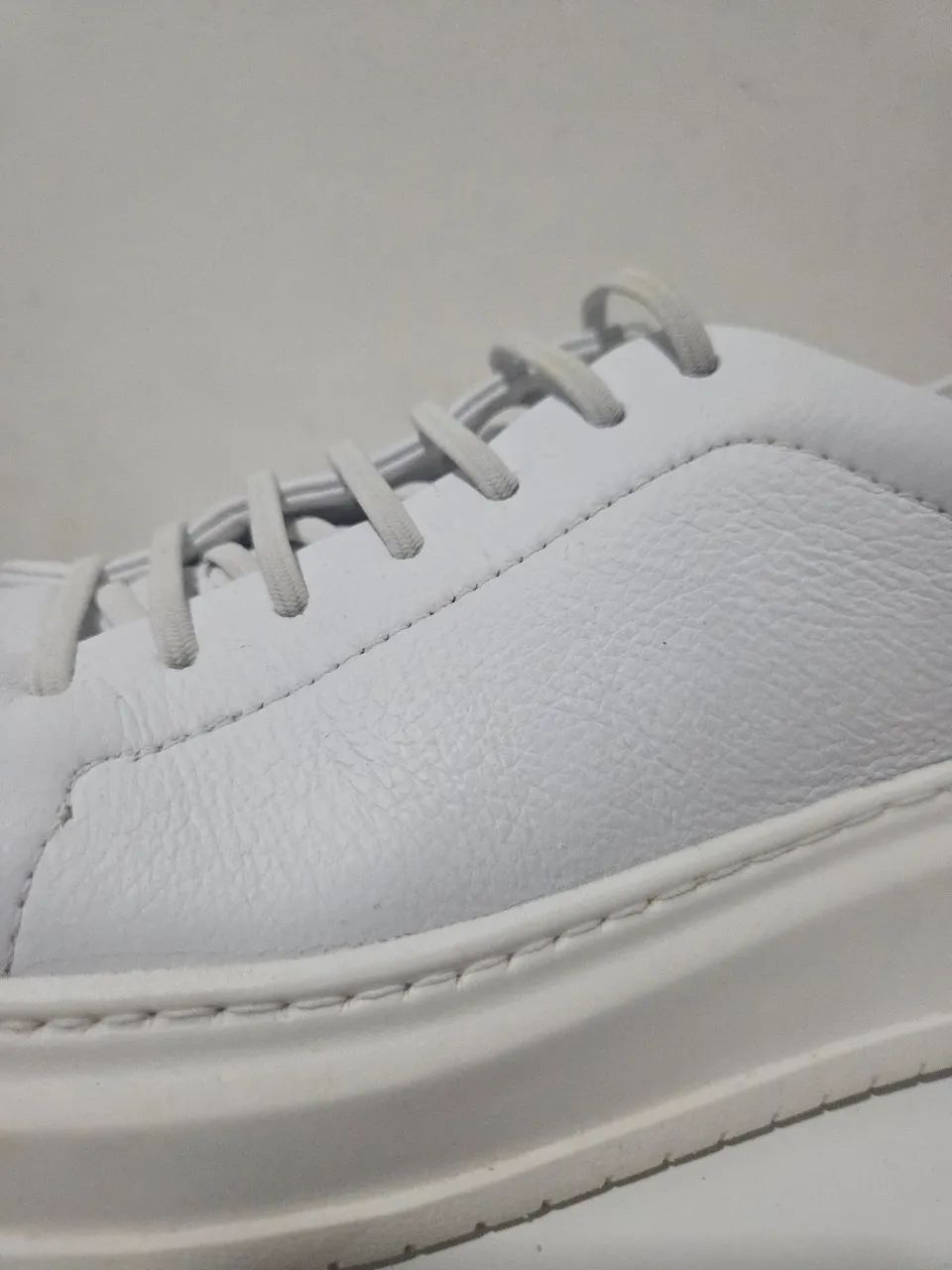 Tênis / Sapato / Sneaker branco - Elegante - Foto 2