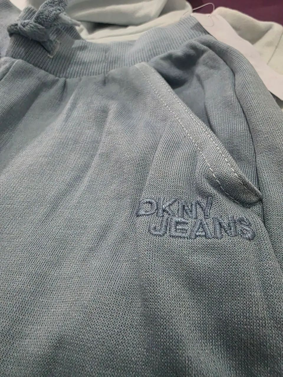 Conjunto Moleton DKNY original bordado - Foto 3