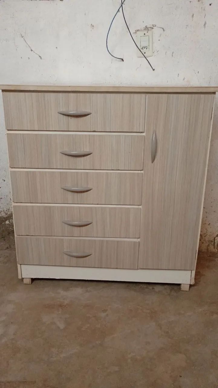 Cômoda bem conservada 250
