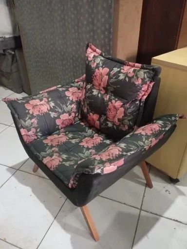 (Cód 023) Linda Poltrona Florida em excelente estado. 