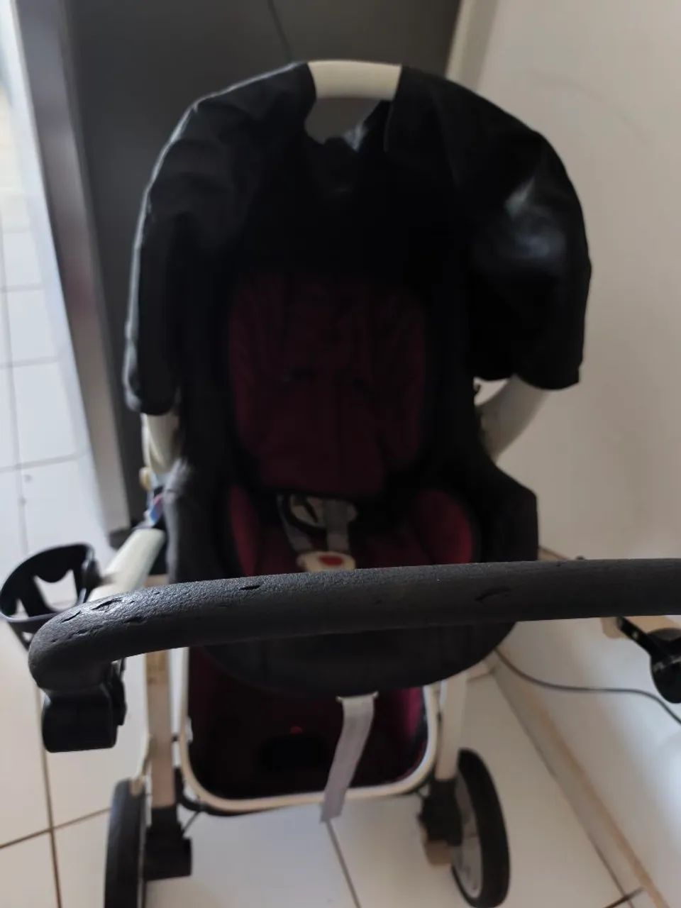 Carrinho de bebê com bebê conforte e suporte  - Foto 4