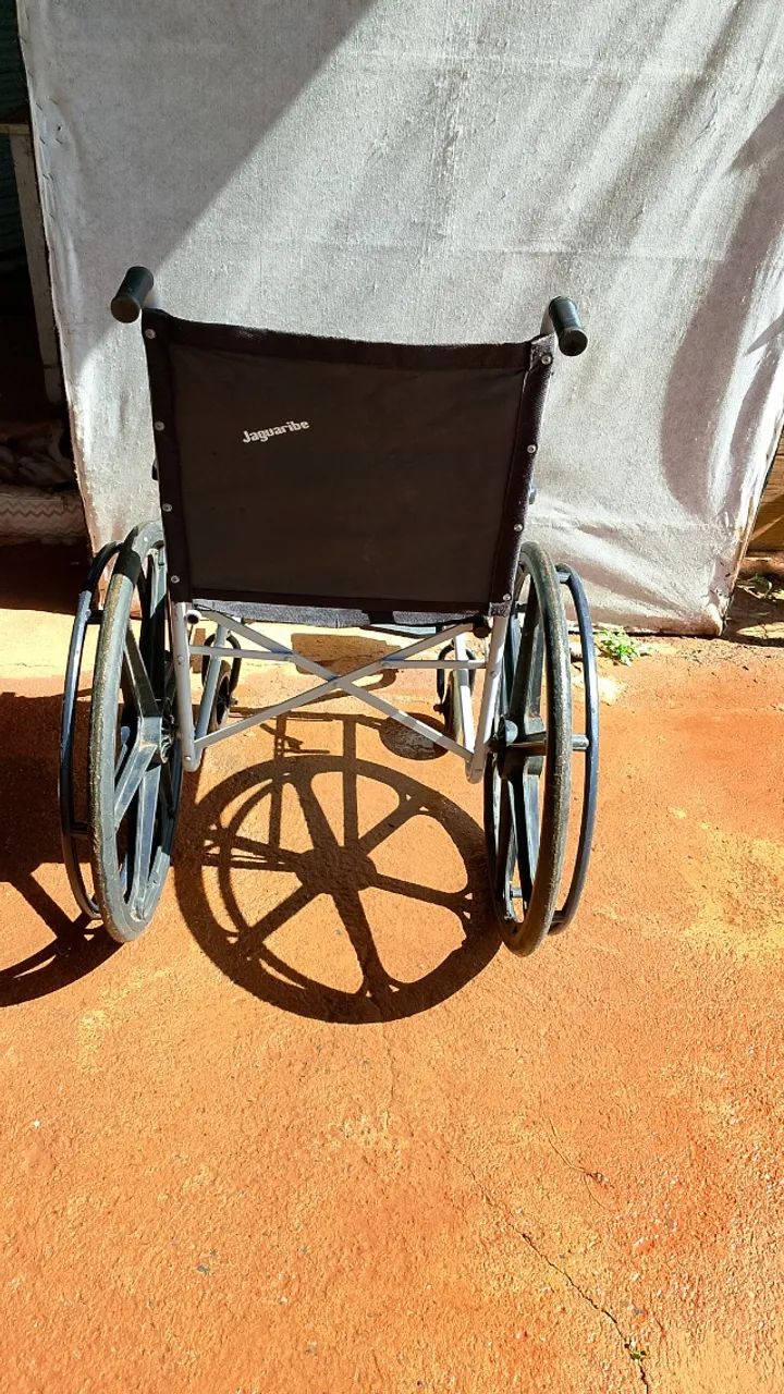 Cadeira de rodas marca Jaguaribe 