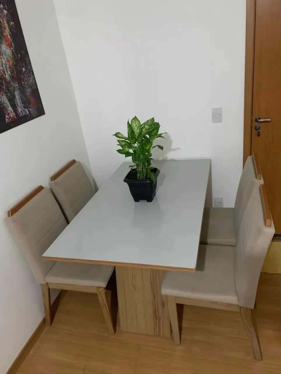 Mesa de jantar com cadeiras
