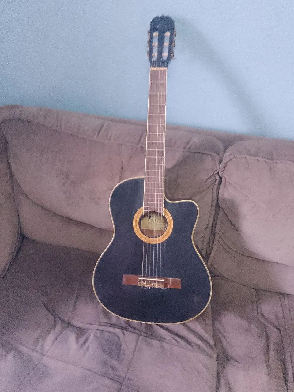 Vendo um violão elétrico da marca eagle