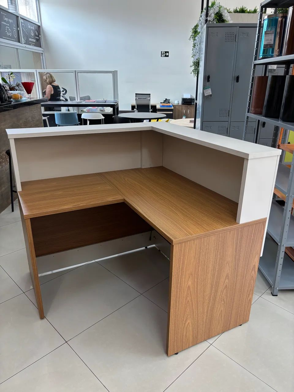 Troca de Showroom - Balcão em L para Recepção com LED - Foto 2