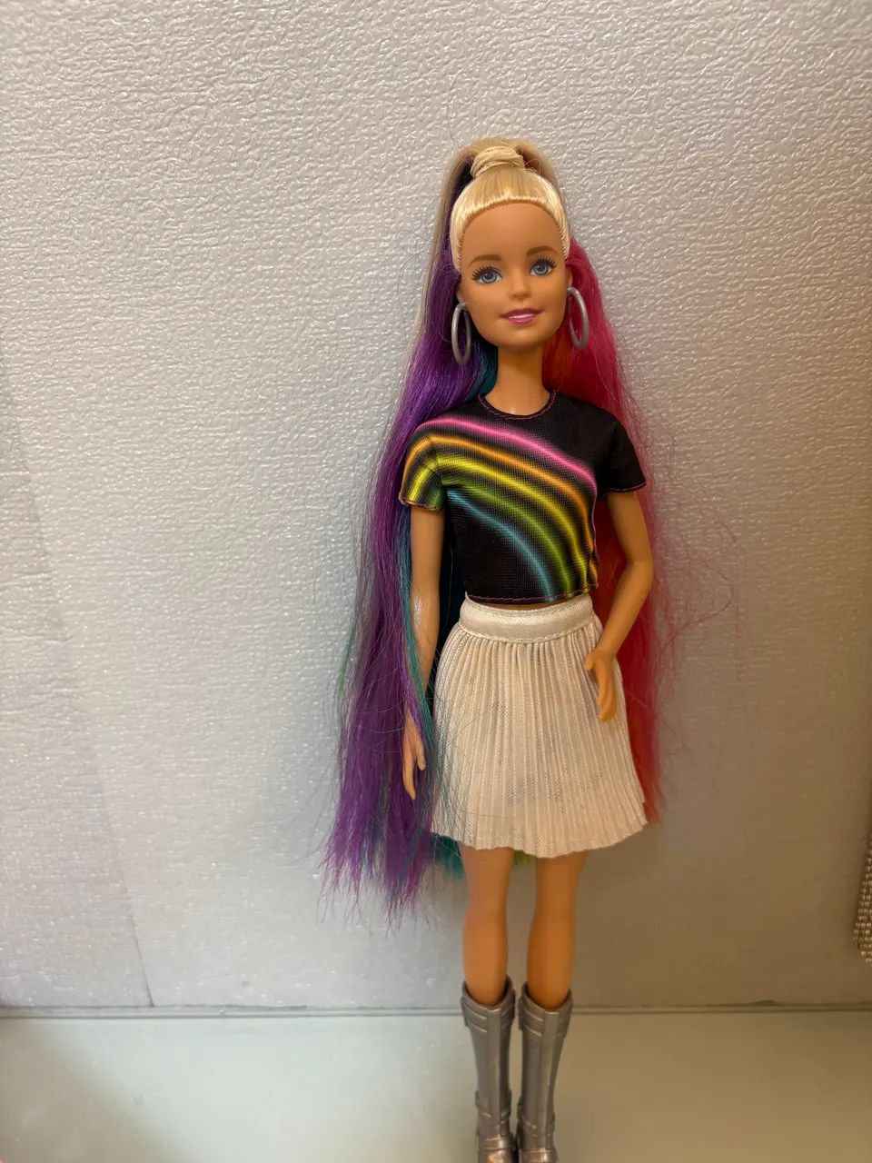 Boneca Barbie Cabelos Arco-íris Rainbow Sparkle - Foto 4