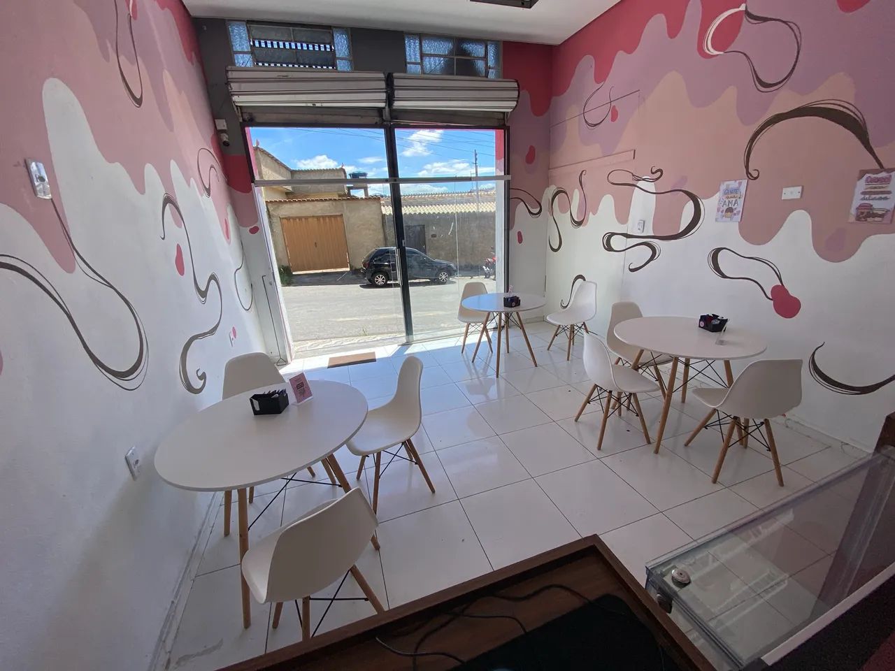 2 Mesas Redondas do Conjunto Eames Eiffel