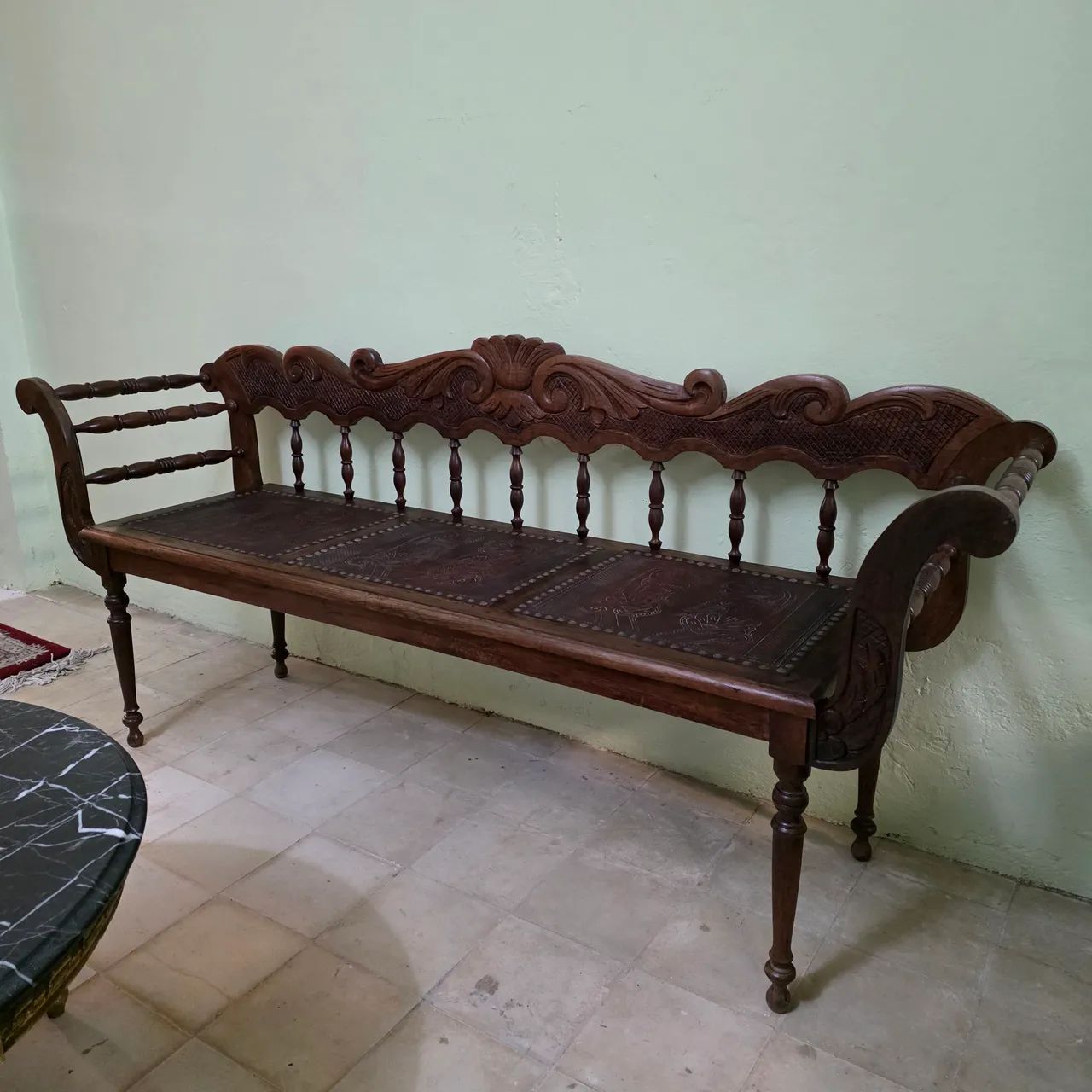 Móveis antigos,  canapé antigo assento em couro - Foto 2