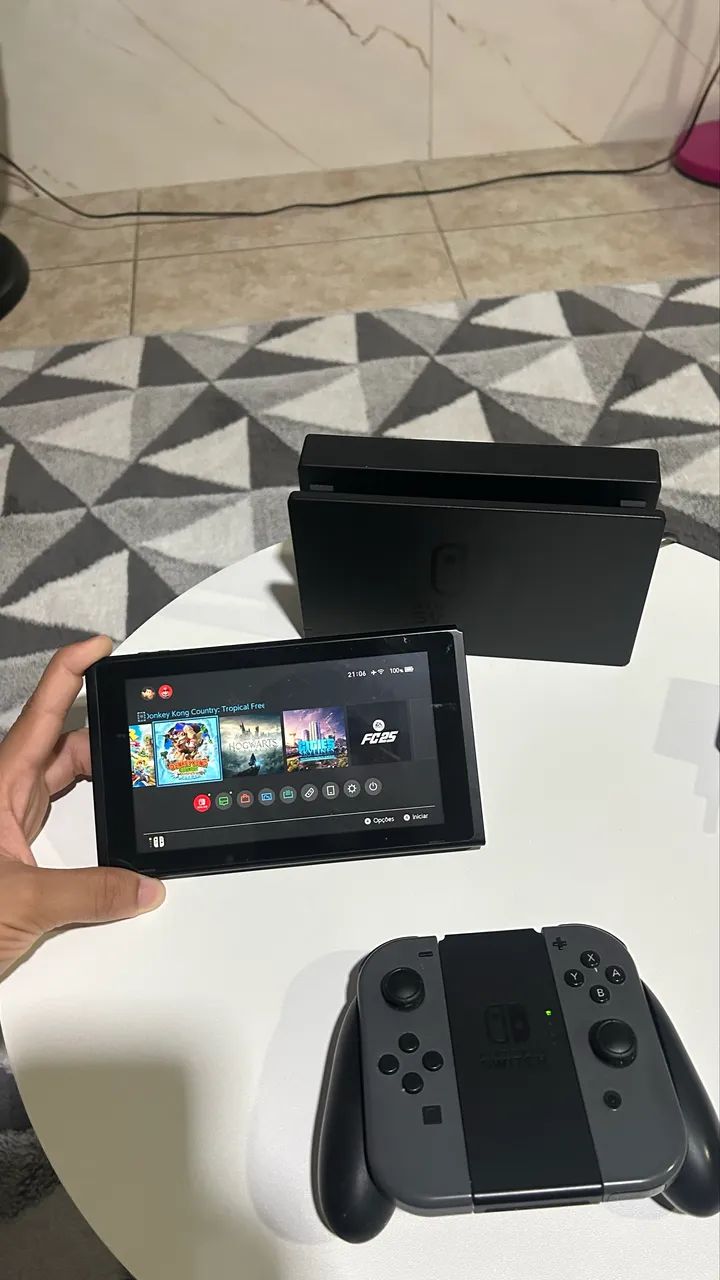Nintendo Switch V1 Completo e Conservado  - Pronto para Jogar e fácil de desbloquear 