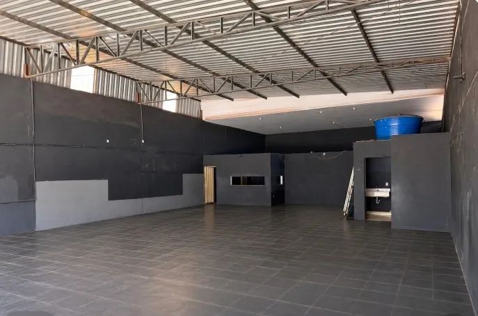GALPÃO COM 400M2, BANHEIROS E DIVISÃO INTERNA ARA ALUGUEL. PROXIMO À AV ALFREDO NASSER - Foto 2
