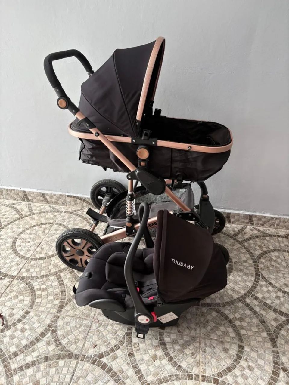 Carrinho de BB/ com BB conforto 