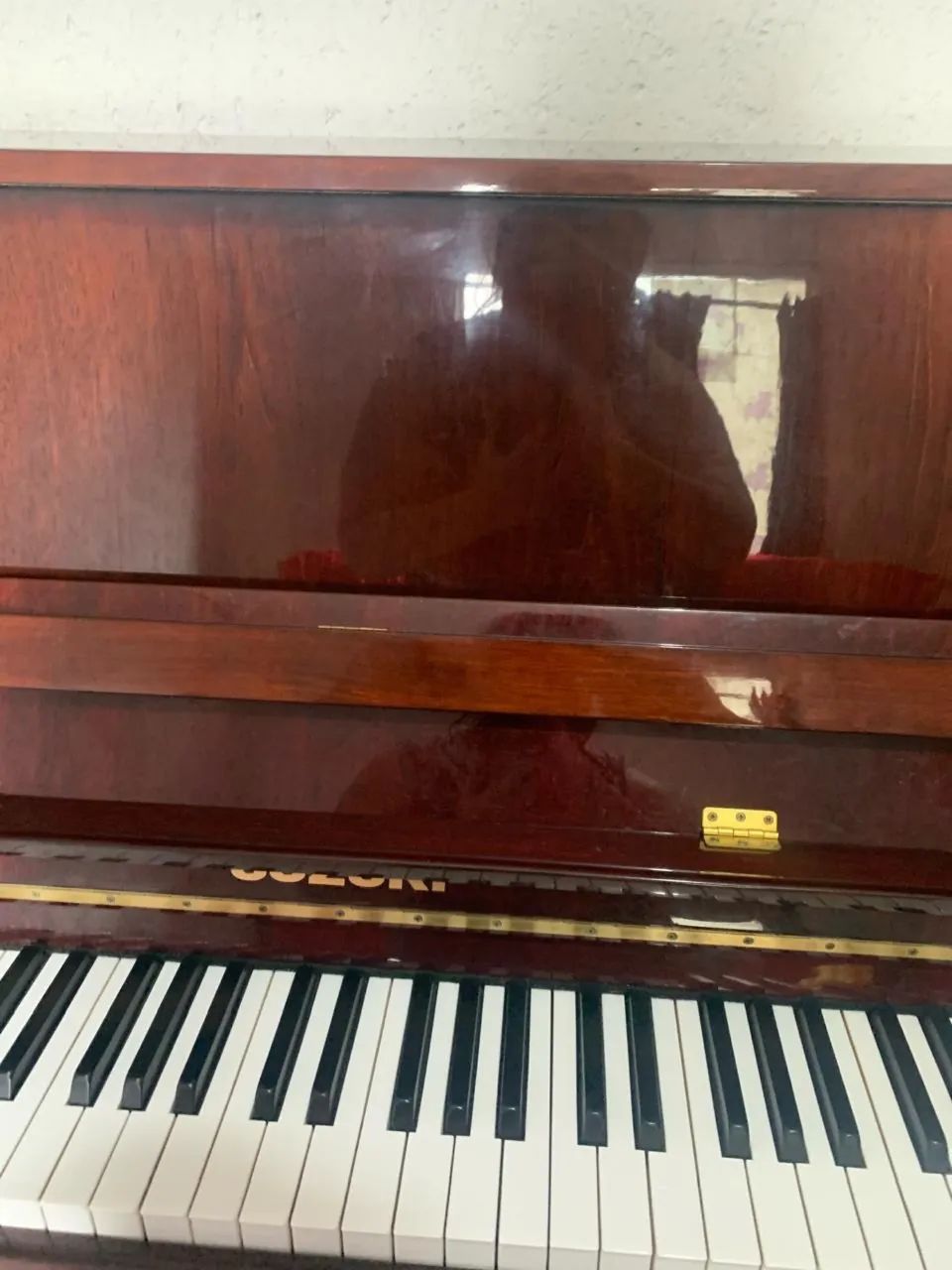 vendo piano vertical da marca Suzuki - Foto 4