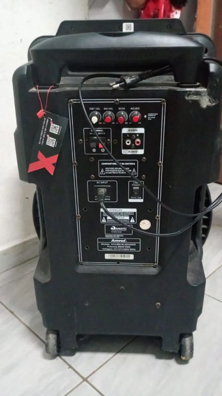 Caixa de som Bluetooth semi nova 