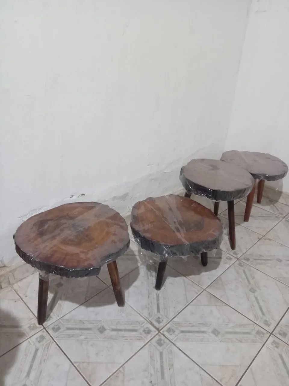 Mesinha em madeira nobre - Foto 2