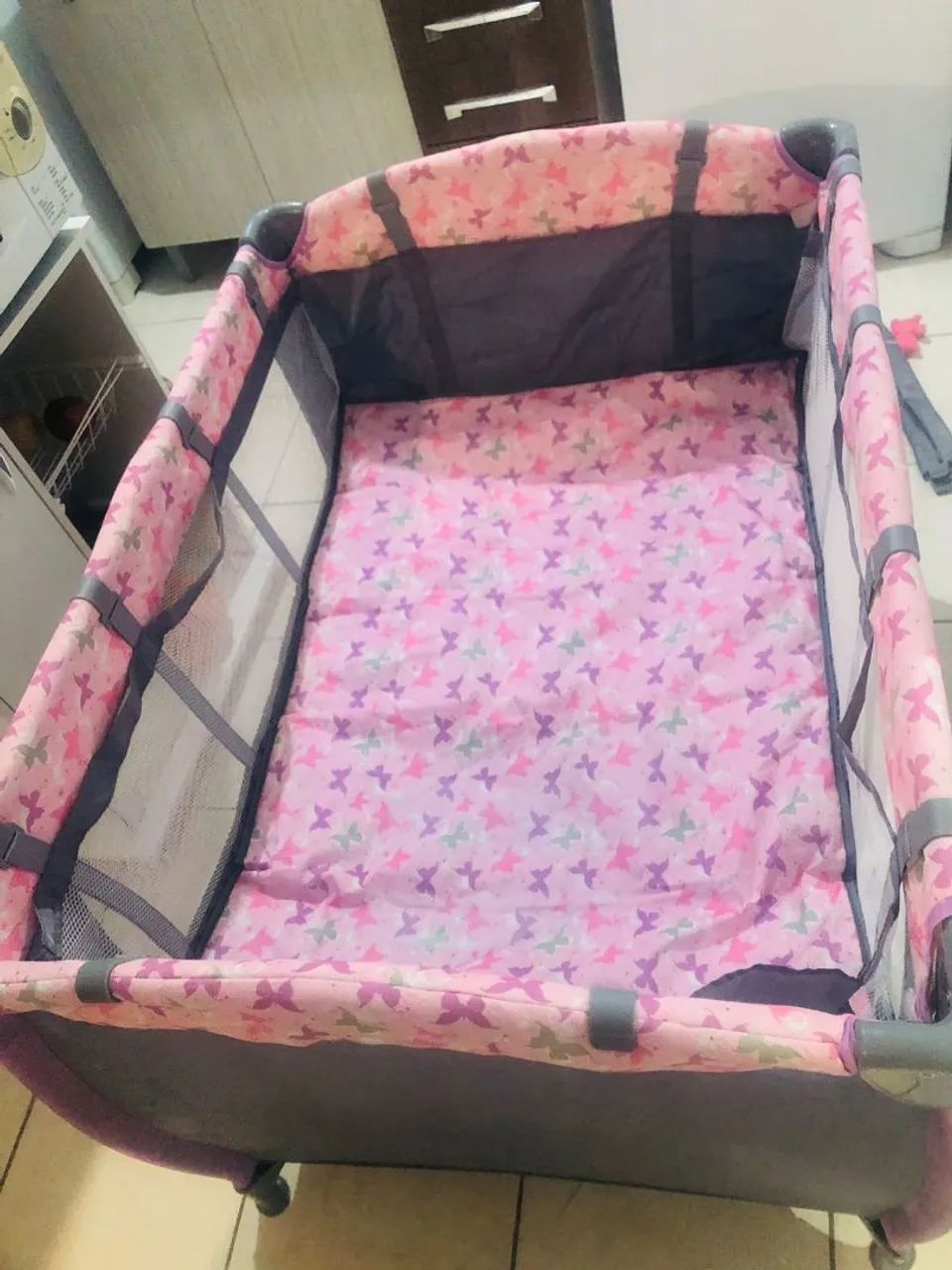 Vendo berço/chiqueirinho portátil semi novo - Foto 5