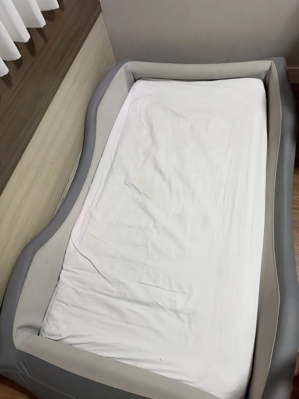 2 camas Inphantil Júnior, com colchão, protetor e lençol 