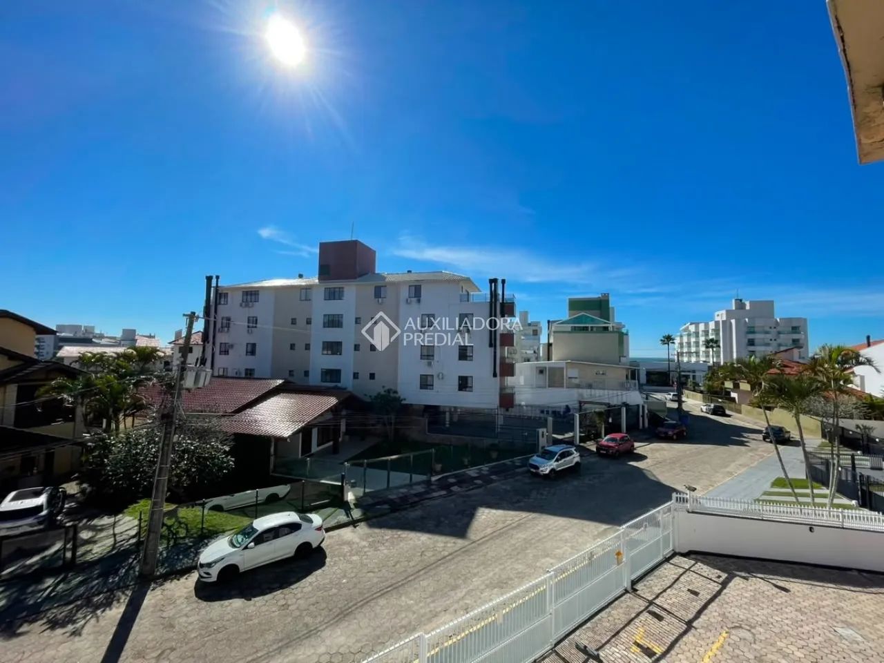 Apartamento mobiliado com 2 dormitórios, suíte e churrasqueira nos Ingleses - Foto 2