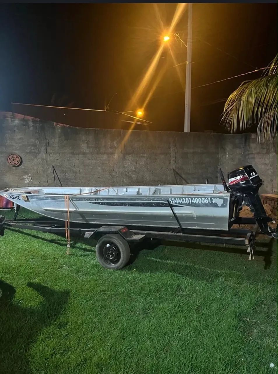 Barco com motor Mercury e carretinha  - Foto 4