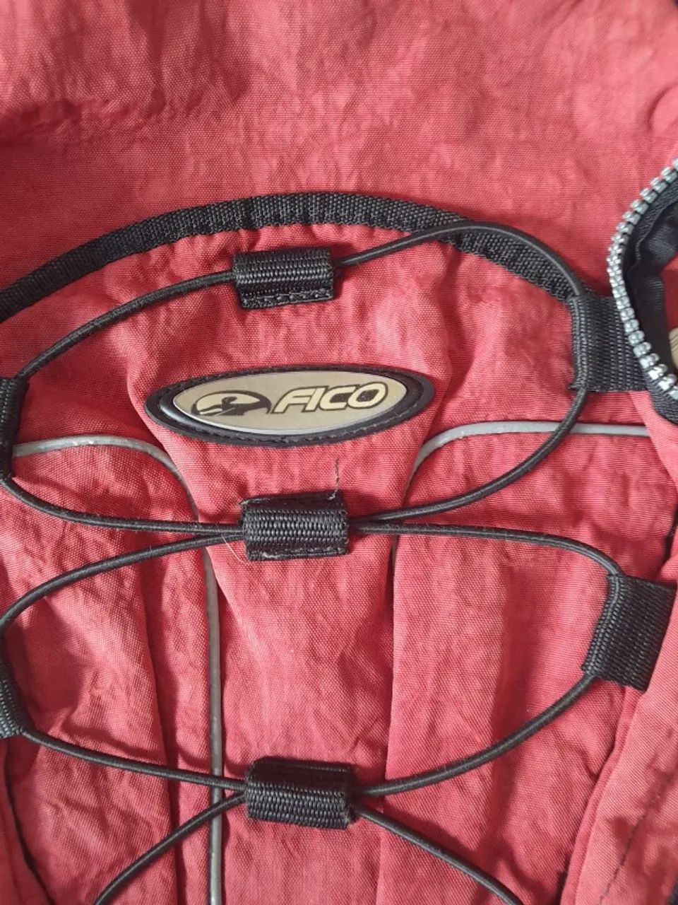 Mochila Fico Vermelha - Esportiva e Conservada - Foto 5