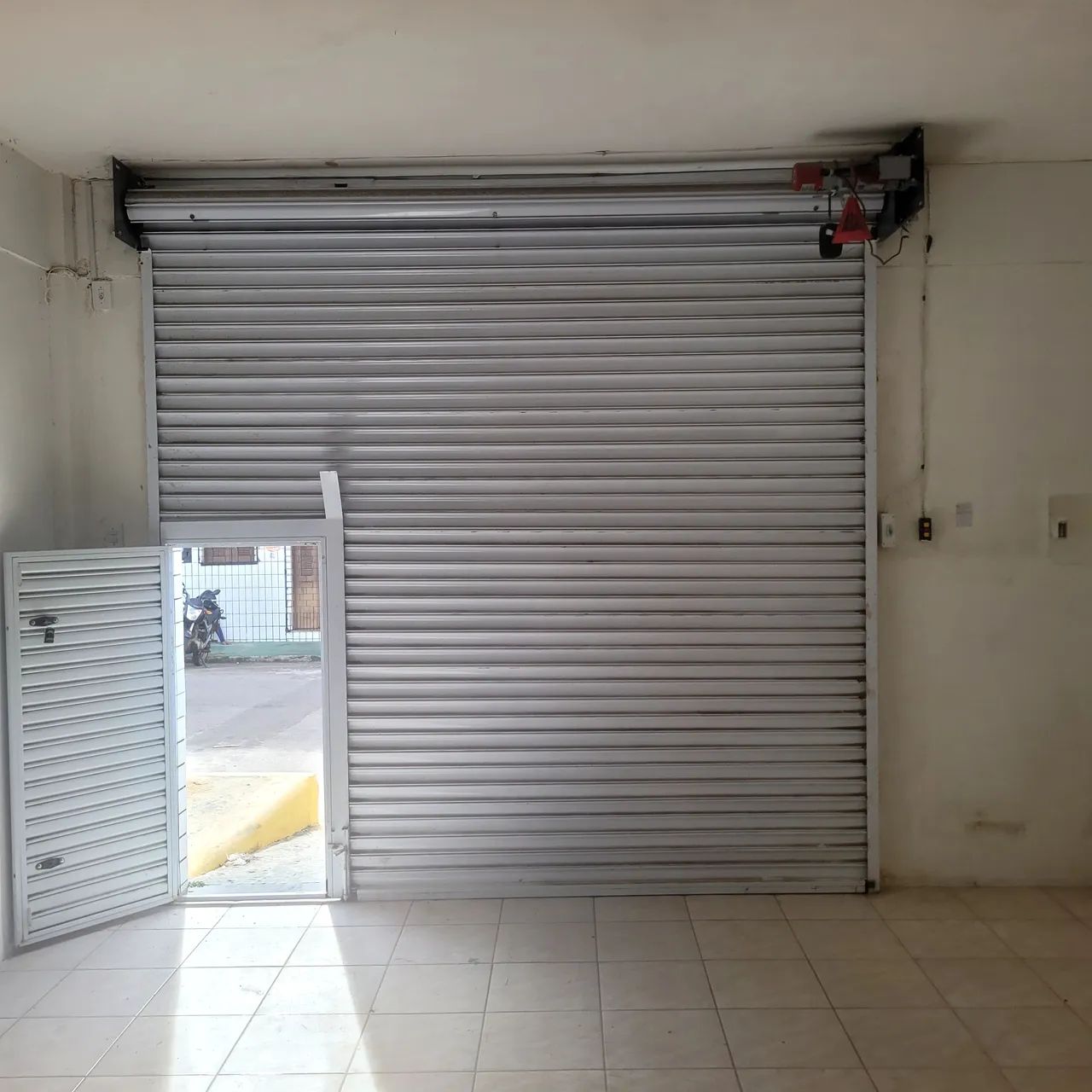 Galpão Com excelente estrutura Portão Automático  - Foto 4