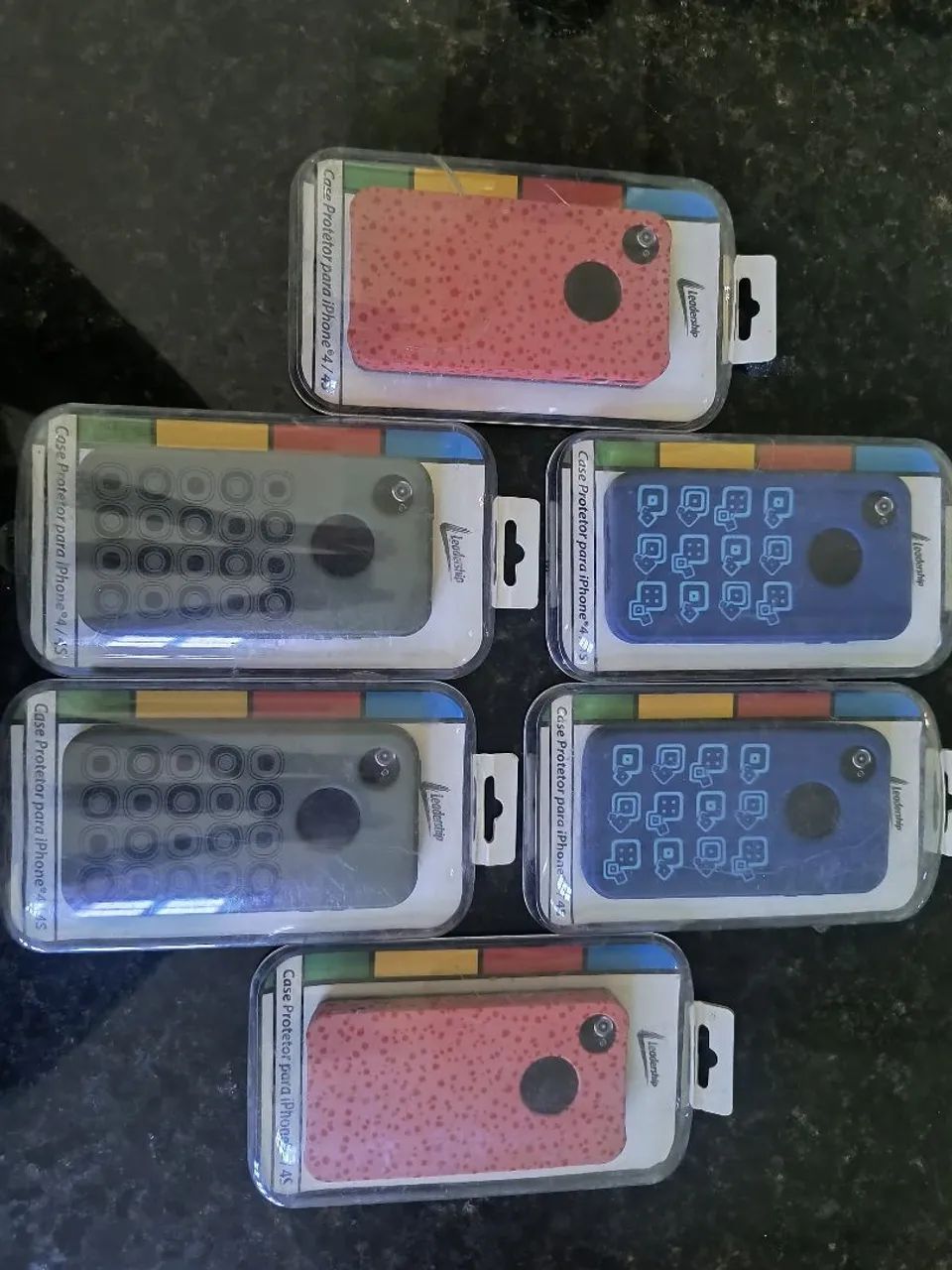 Capinhas de iPhone 4 novos  são 6 capas  ( valor negociável) - Foto 2