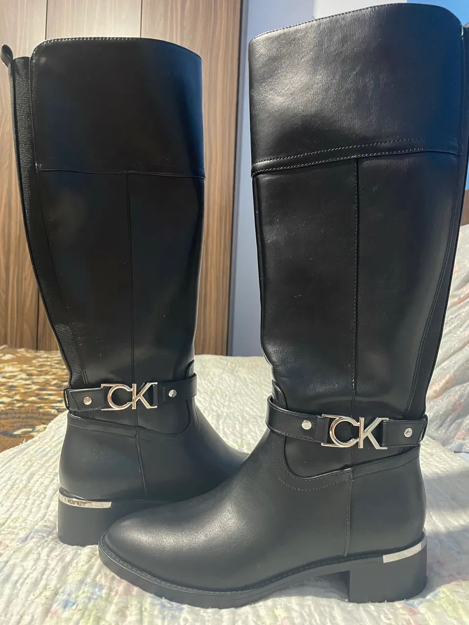 Bota Calvin Klein de couro original  - Foto 2