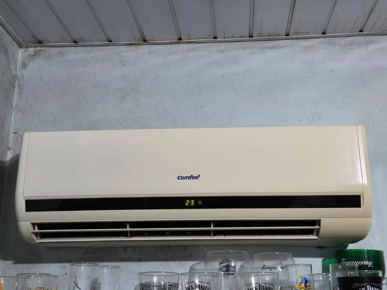 Ar-condicionado comfee 12.000BTUs