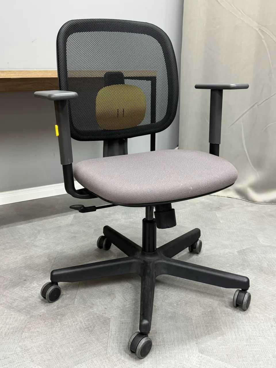 Flexform Dot Amarela e Cinza 