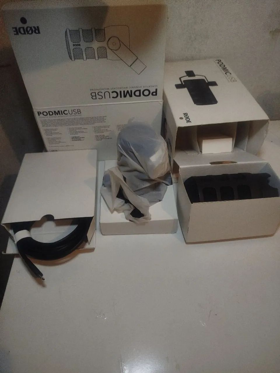 Microfone Rode PodMic USB - Original e Completo na Caixa