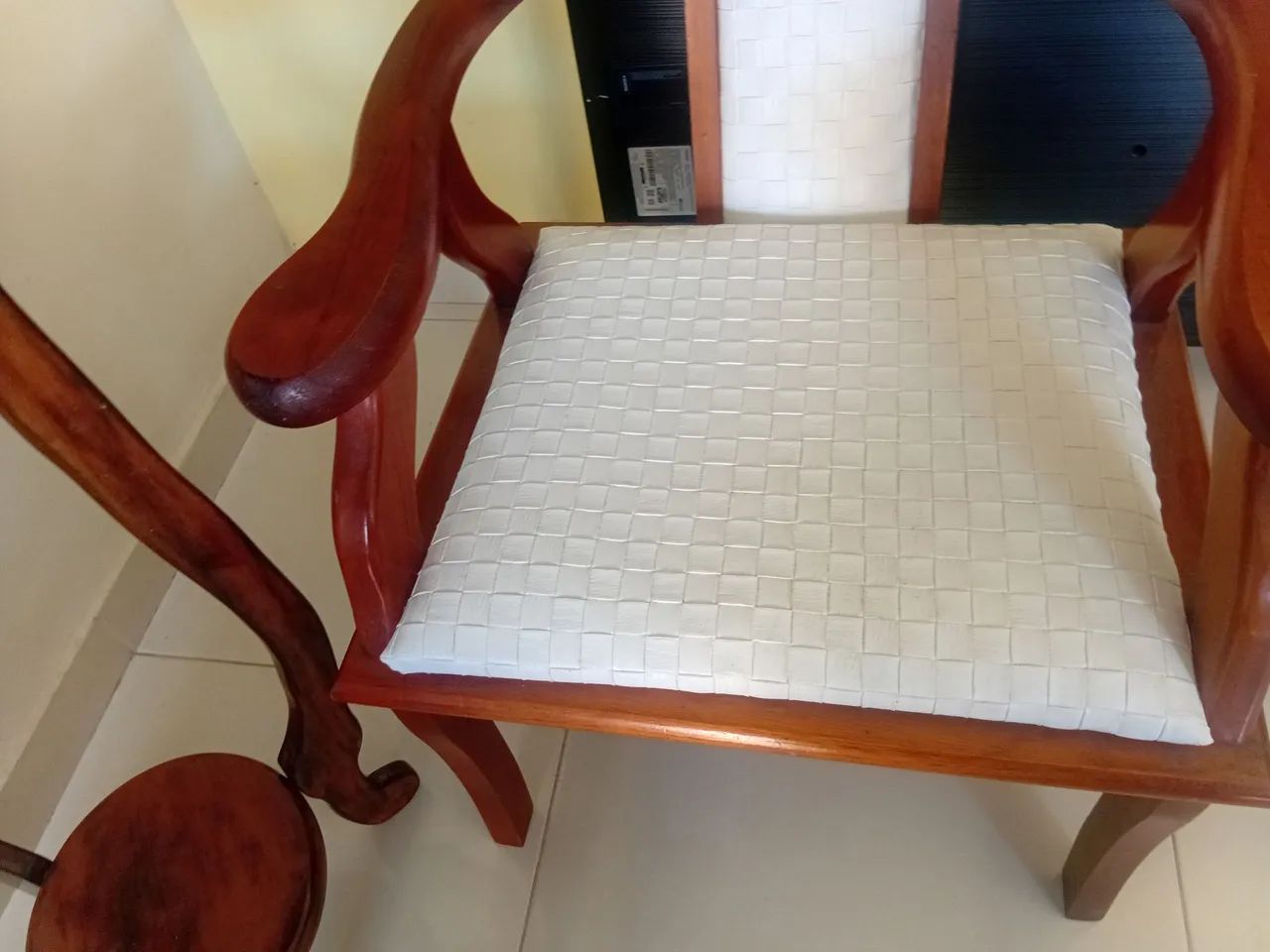 Conjunto de cadeiras com mesinha - Foto 3