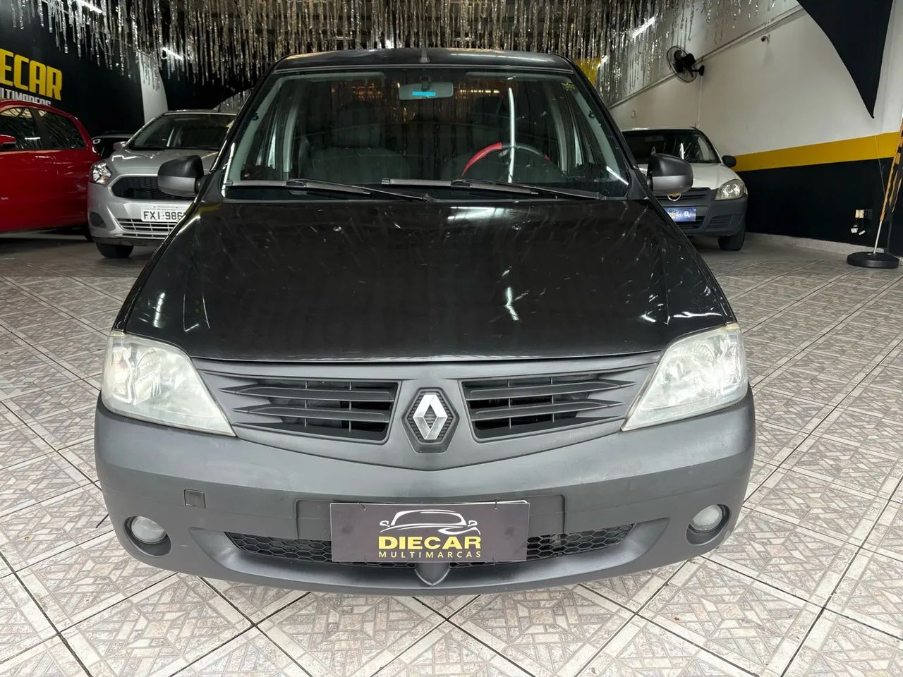 Renault Logan Authentique Hi-Flex 1.0 16V 4p, foto 2 de 9