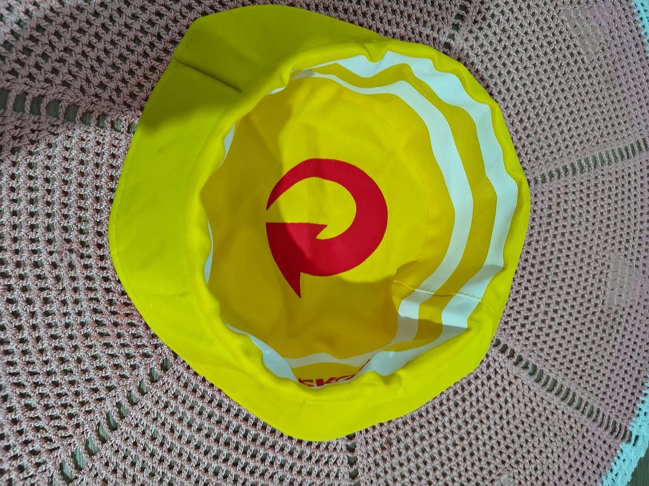 Chapéu bucket amarelo da marca Skol 2 em 1 - Foto 3