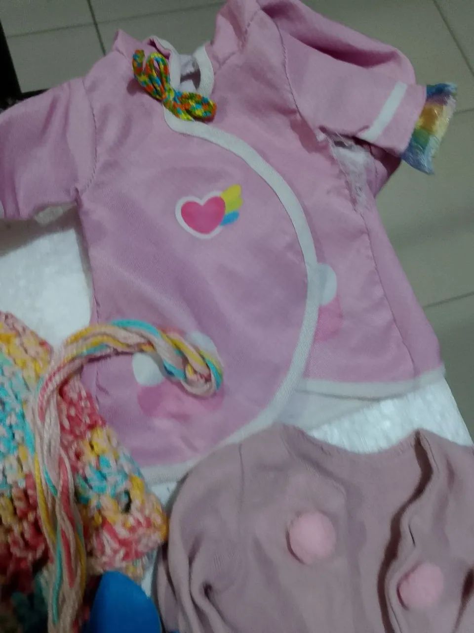Lote de roupas para bonecas  - Foto 5