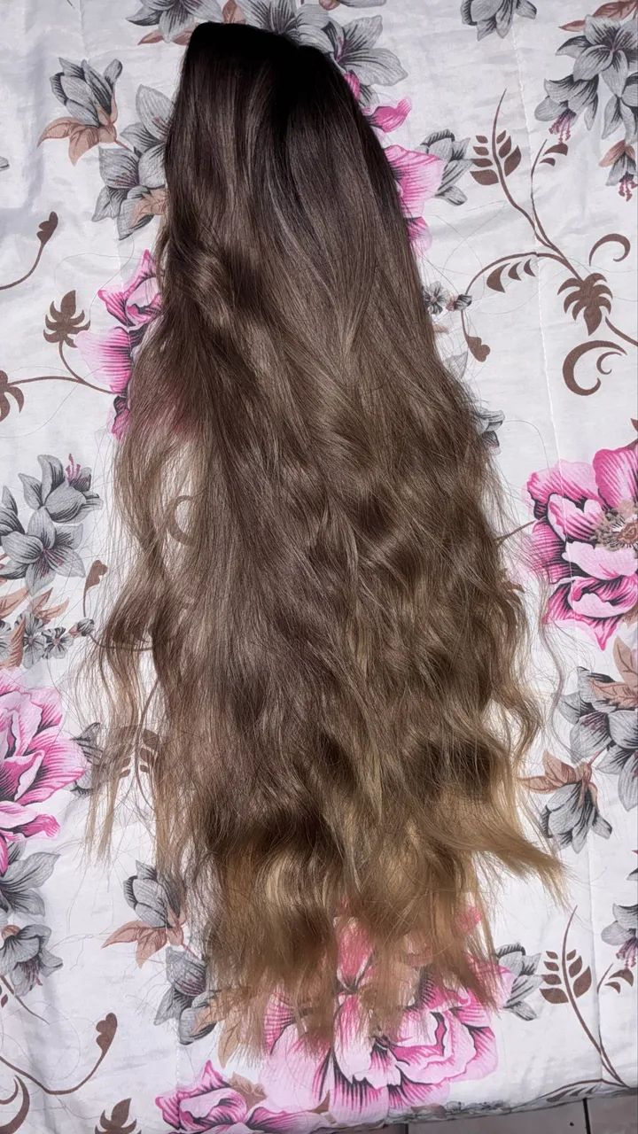 Peruca loira com efeito de raiz falsa 